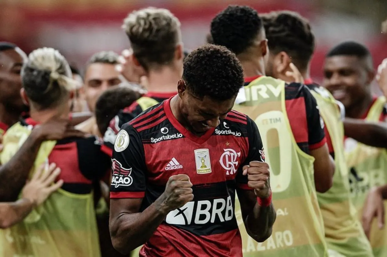 Fluminense dá prazo para resposta de Vitinho e vê contratação mais distante