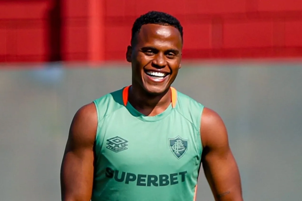 Fluminense pede mais por Jhon Árias e atacante aceita baixar salário no Wolverkampton; saiba valores
