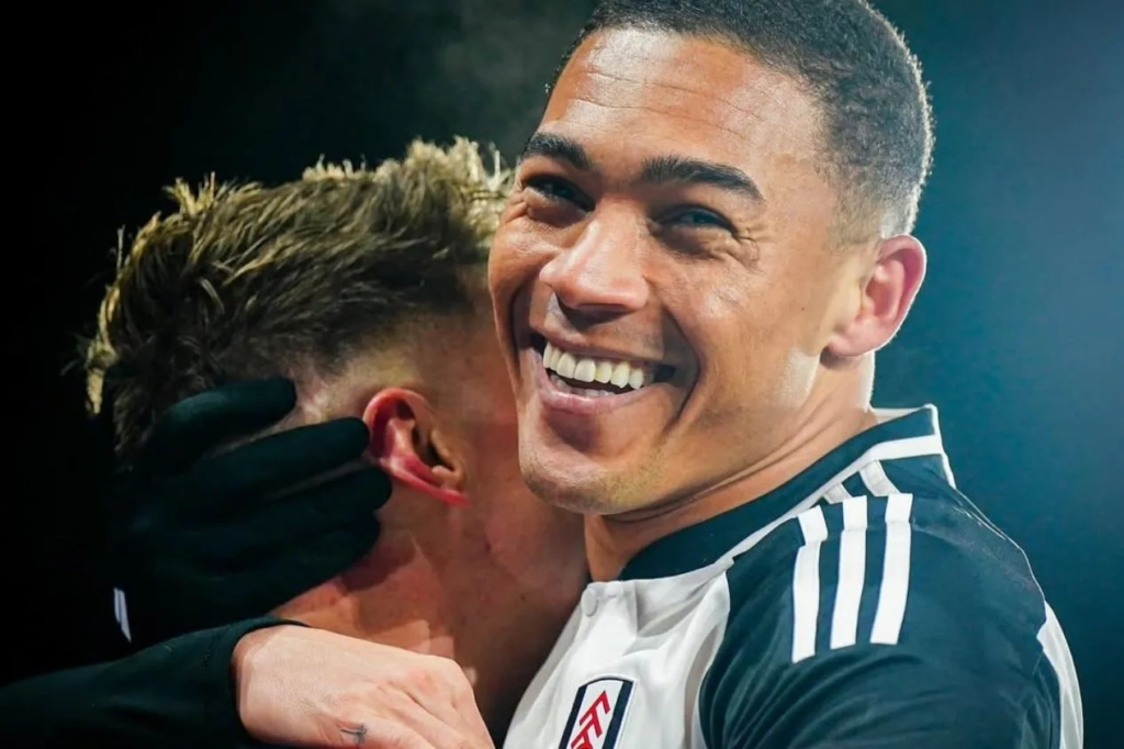 Entenda como Mano Menezes pode encaixar Carlos Vinícius, ex-Fulham, no time do Grêmio