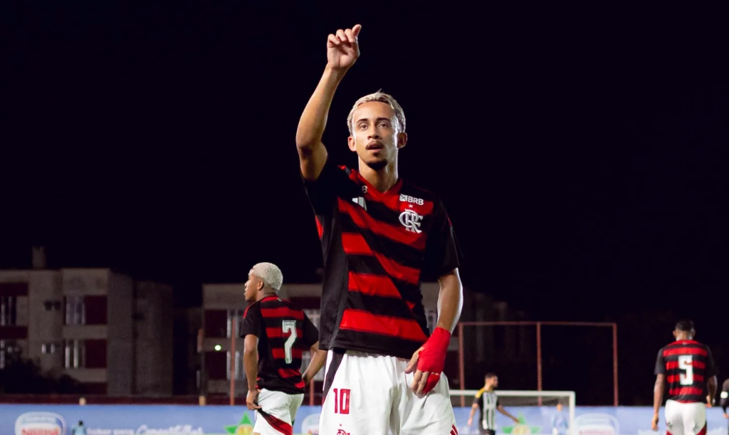 Matheus Gonçalves se surpreende com a disistência do Flamengo em negociá-lo com o Cruzeiro.