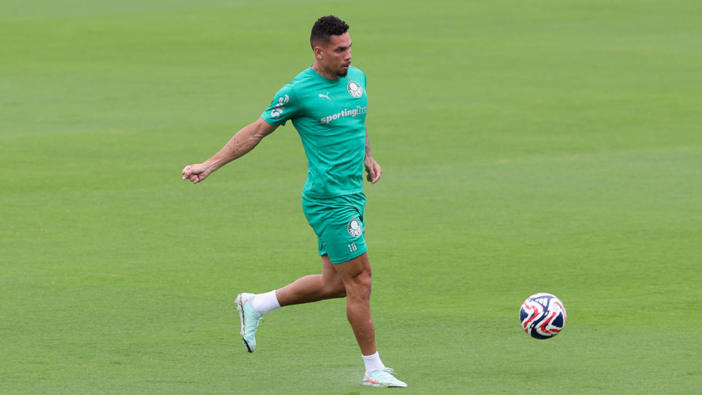 Paulinho tem histórico de lesões e preocupa Palmeiras