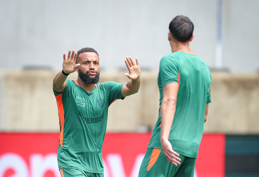 Samuel Xavier é dúvida para jogo contra o Chelsea