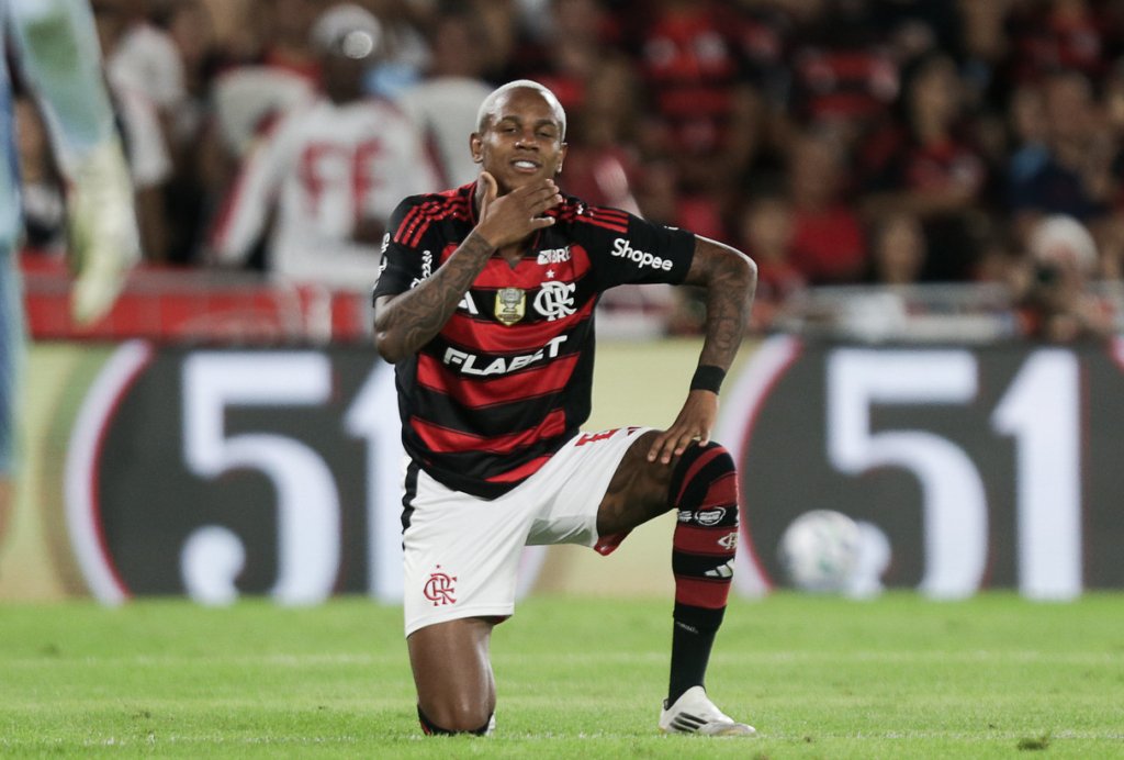 Wallace Yan comemora vitória sobre o São Paulo e é artilheiro saindo do banco
