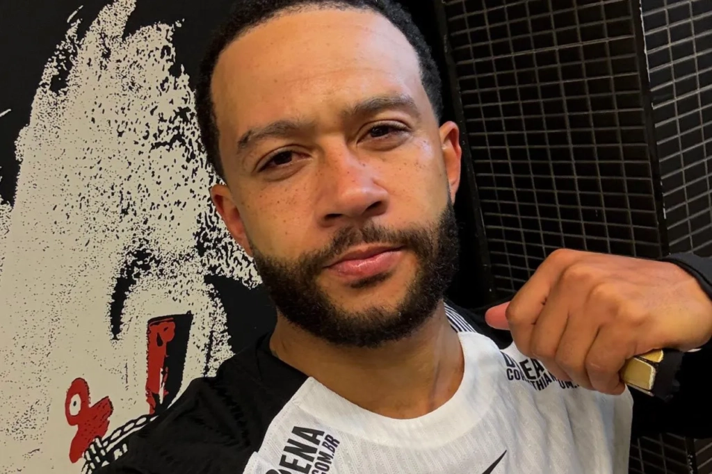 Memphis Depay recebe contato para deixar o Corinthians