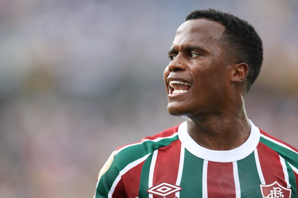 Árias tem mais uma atuação segura, em vitória do Fluminense
