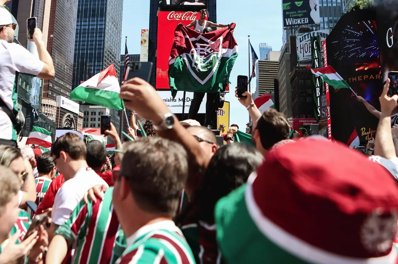 Torcida do Fluminense nas ruas de Nova York