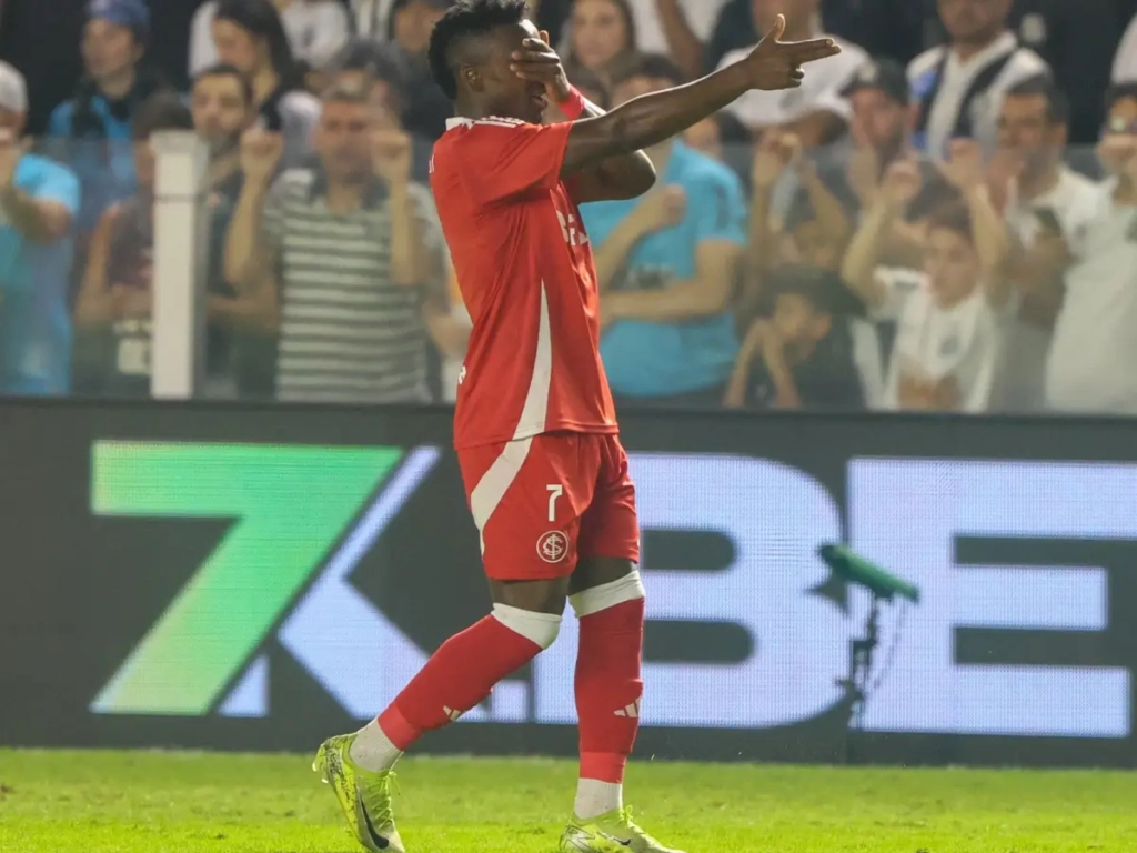 Internacional visitou o Santos na Vila Belmiro e teve gol de Carbonero