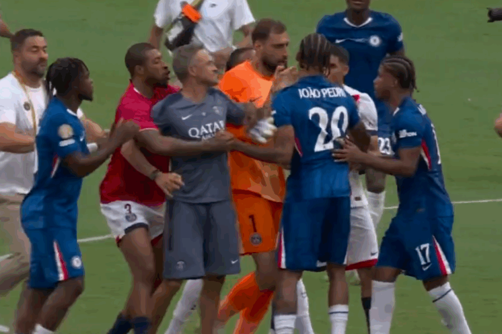 Luis Henrique agride João Pedro