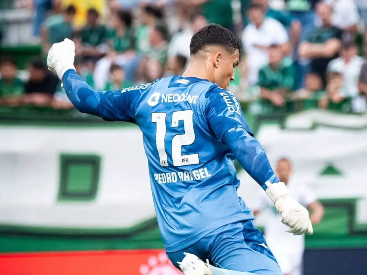 Pedro Rangel renova com o Coritiba