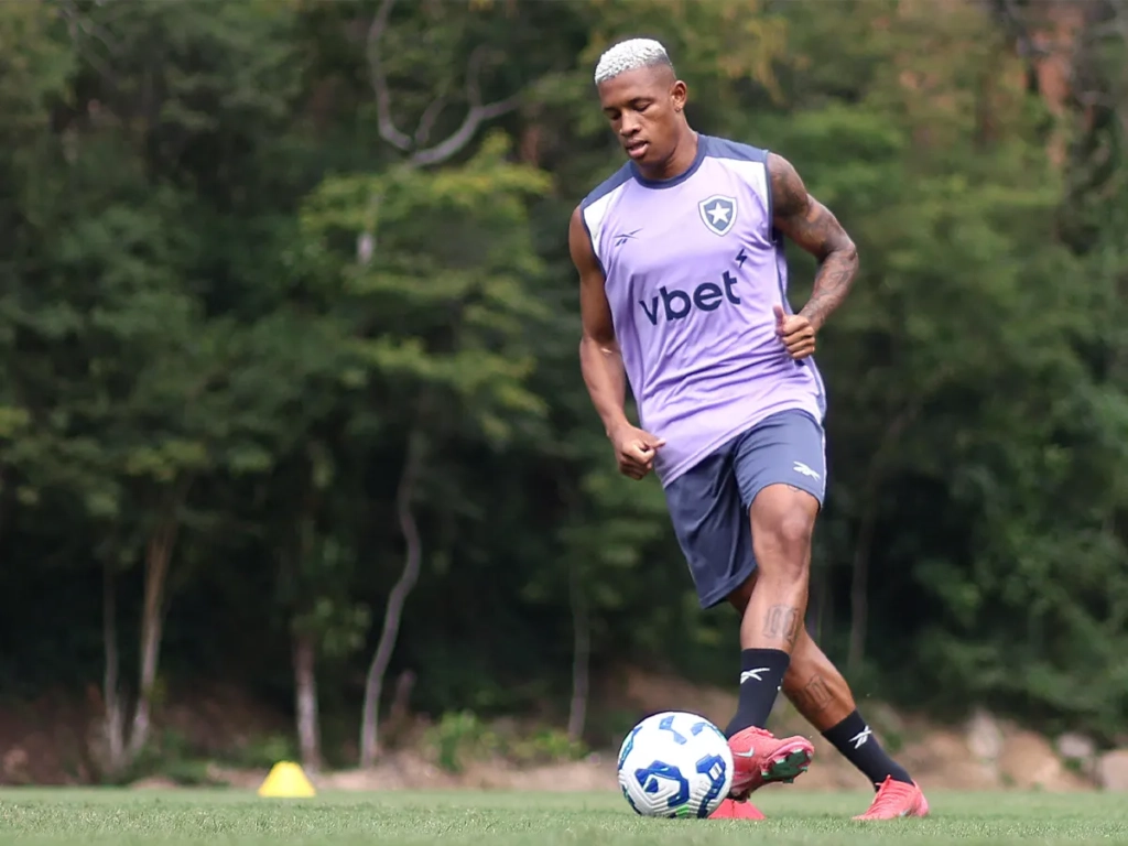 Danilo é reforço do Botafogo e pode estrear