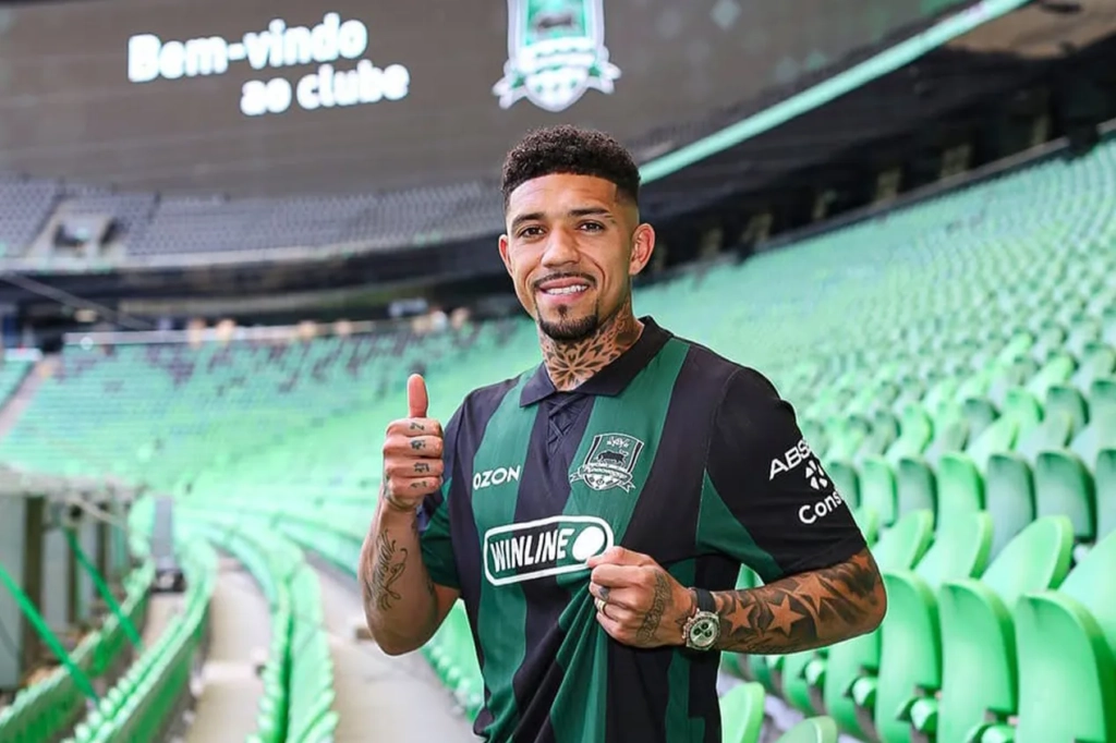 Douglas é o novo reforço do Krasnodar, da Rússia.