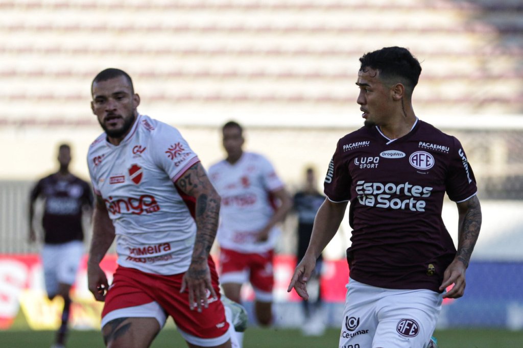 Ferroviária enfrentou o Vila Nova