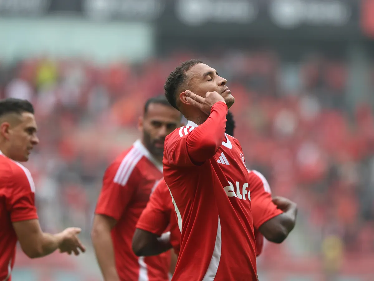 Alan Patrick celebra gol do Inter