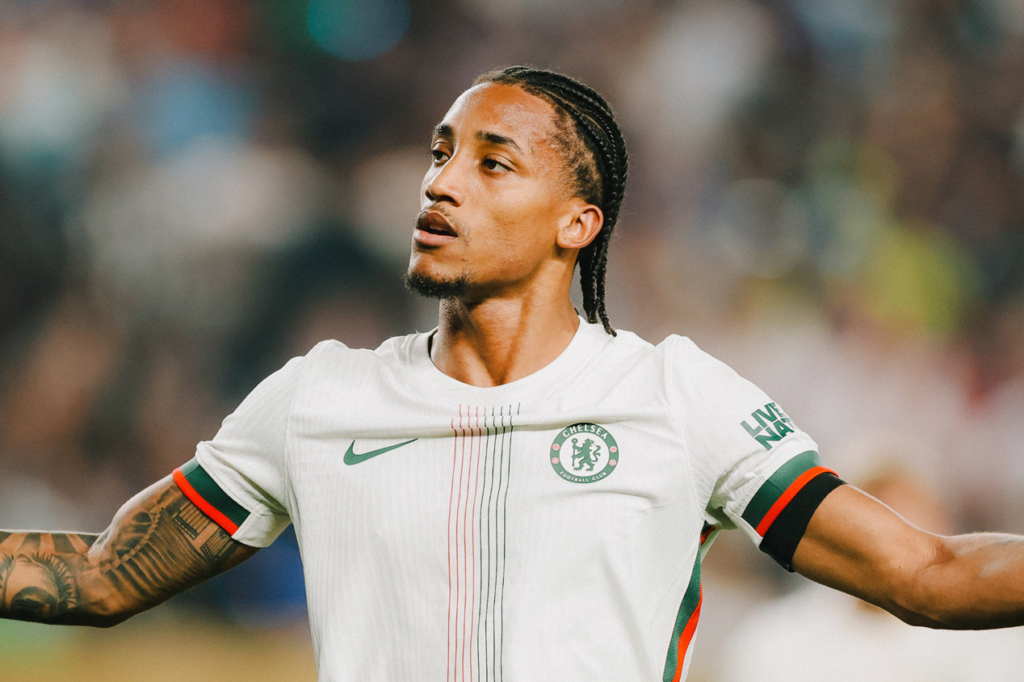 João Pedro em ação pelo Chelsea