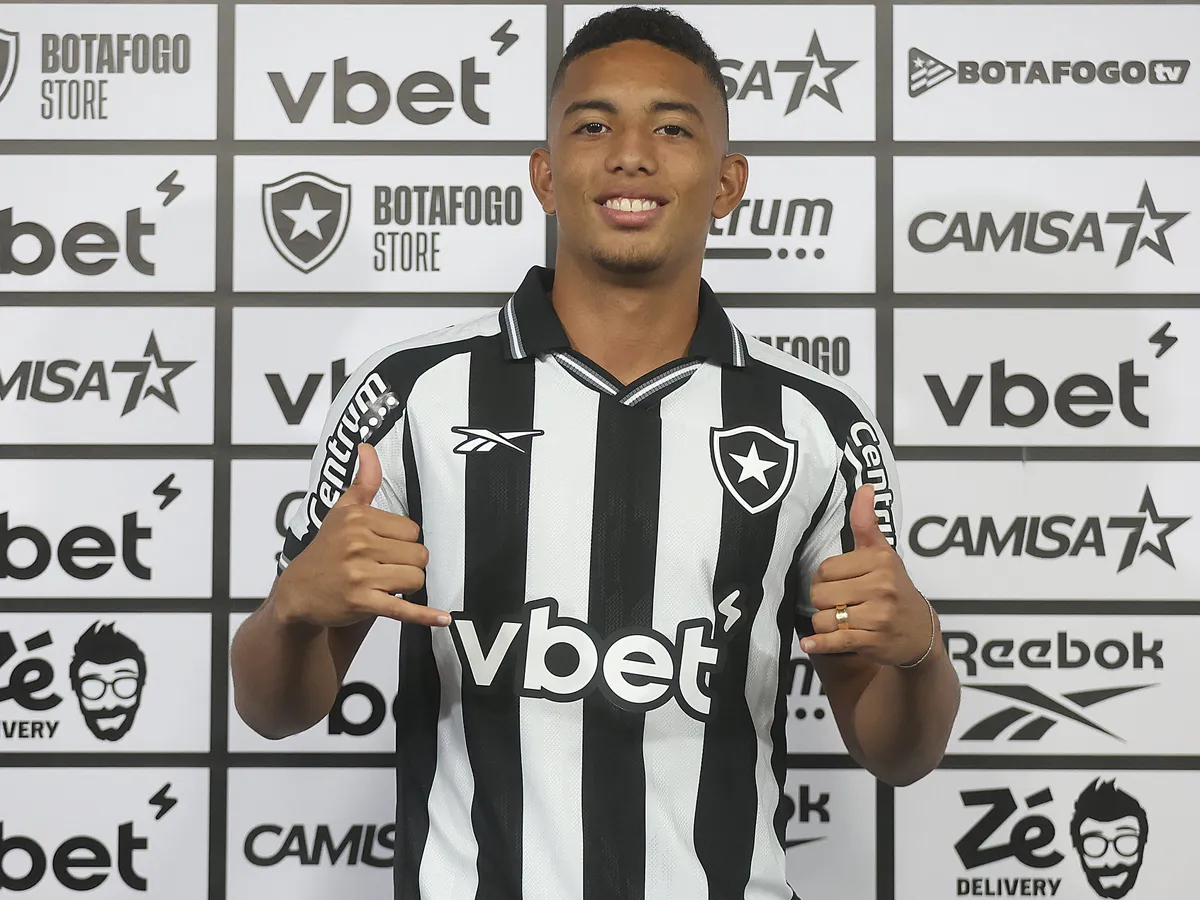 Jordan Barrera apresentado pelo Botafogo