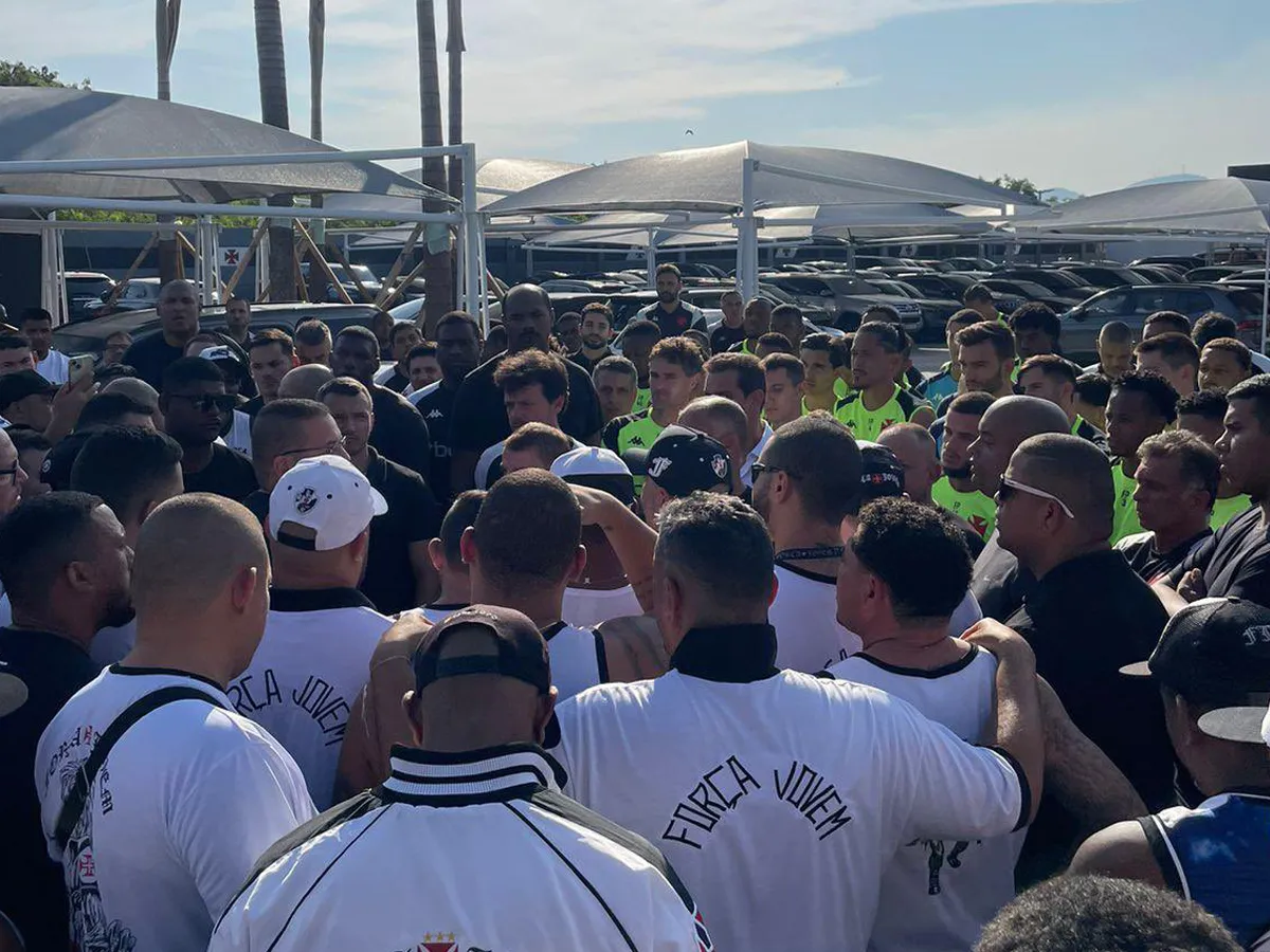 Torcedores cobraram jogadores do Vasco