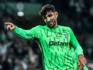 Corinthians acerta chegada de Ricardo Esgaio para atender pedido de Dorival Júnior