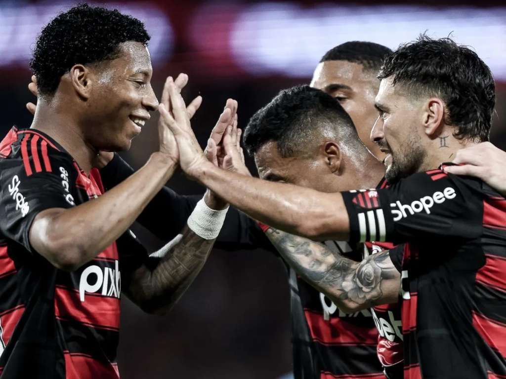 Flamengo mantém campanha impecável no Maracanã e lidera Brasileirão com defesa quase intransponível