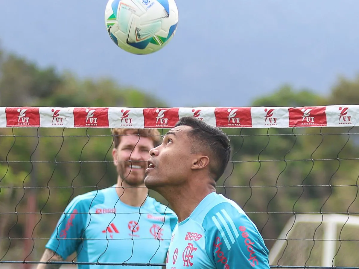 Alex Sandro barra investida do Al-Ahli e escolhe Flamengo como trampolim para a Copa do Mundo de 2026