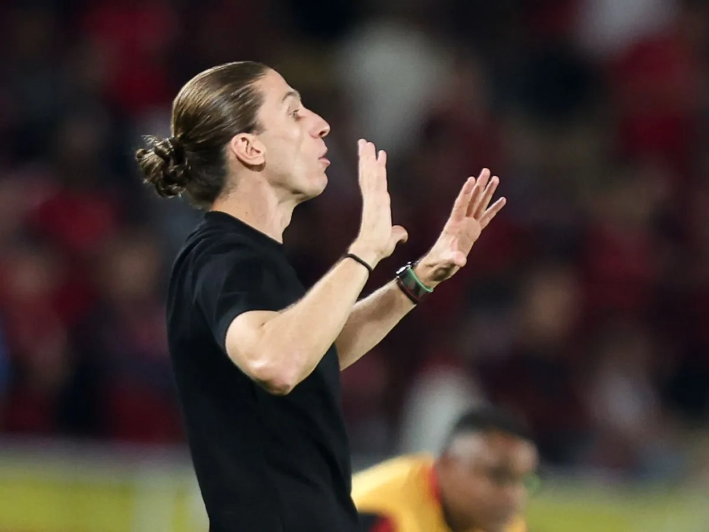 Renovação à vista? Futuro de Filipe Luís no Flamengo está nas mãos do treinador