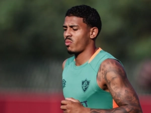 Bastidores: Entenda por que o Fluminense desistiu de vender John Kennedy ao Shakhtar Donetsk