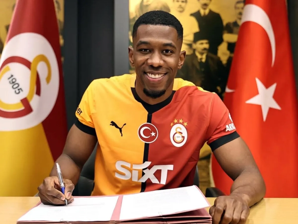 Entenda o que pesa a favor do Vasco contratar Carlos Cuesta, do Galatasaray; diretoria tenta última cartada