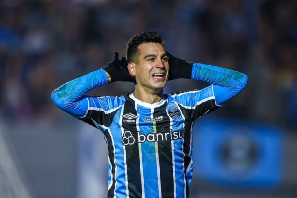 Franco Cristaldo cobra valorização e pode deixar o Grêmio após perder espaço com Mano Menezes