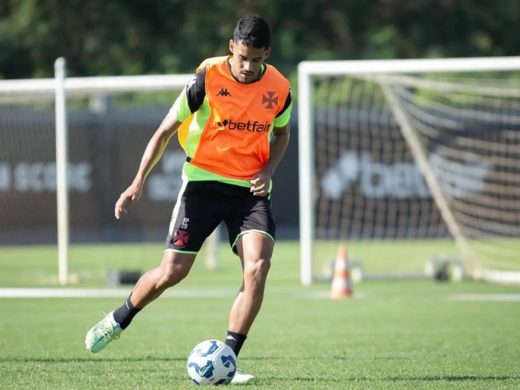 Mesmo usado contra o Santos, Lucas Oliveira segue fora dos planos e deve deixar o Vasco