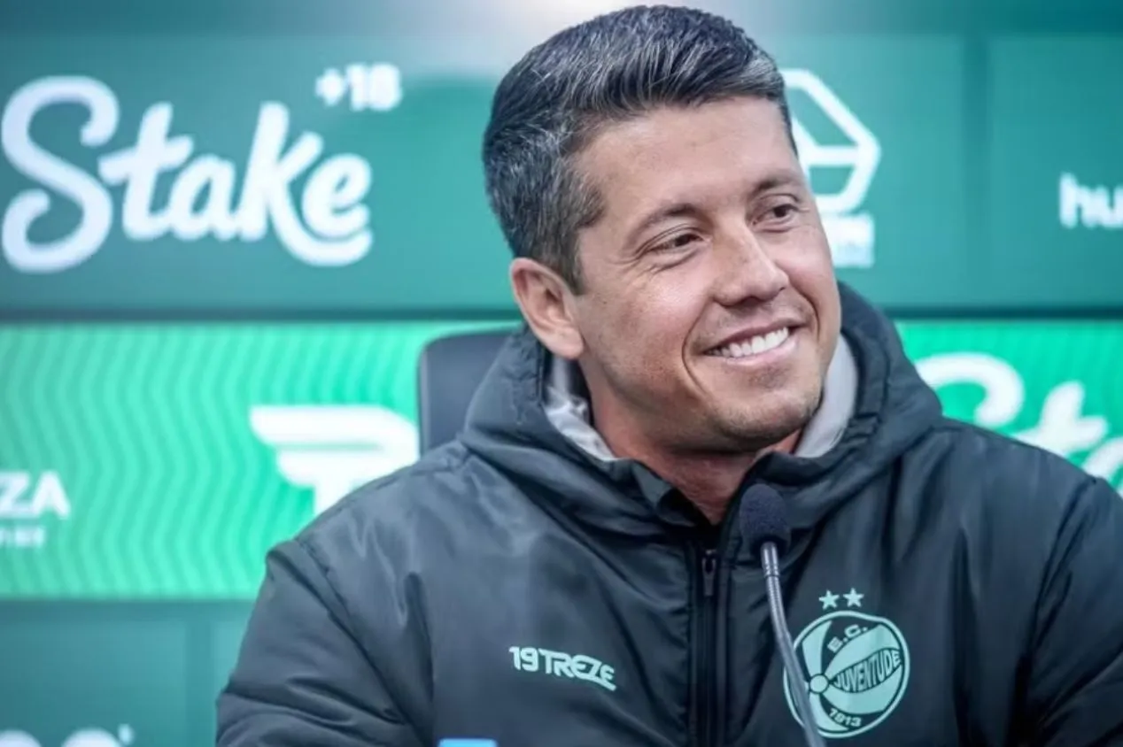 Thiago Carpini entra no radar do Coritiba