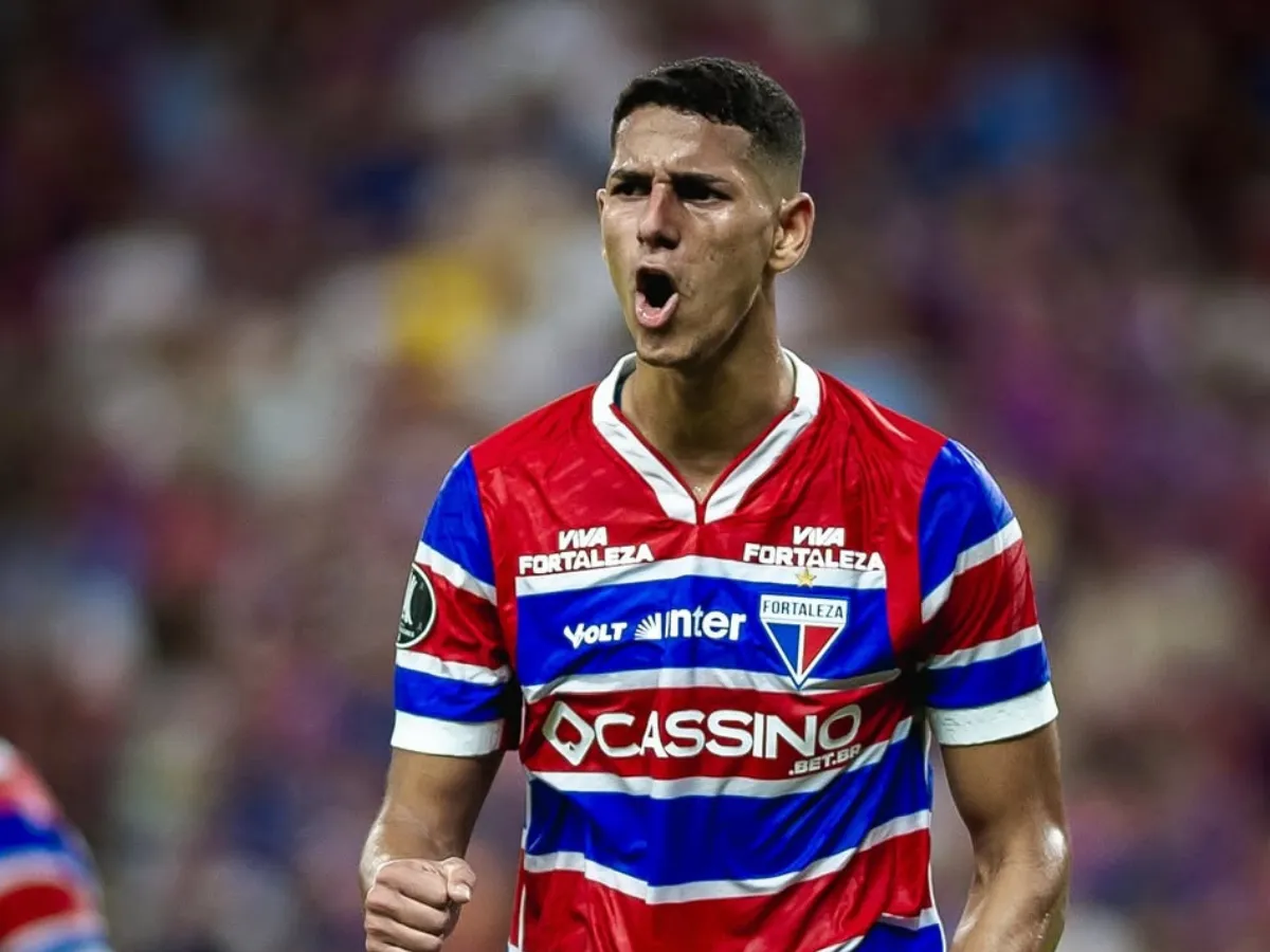 Zagueiro Gustavo Mancha