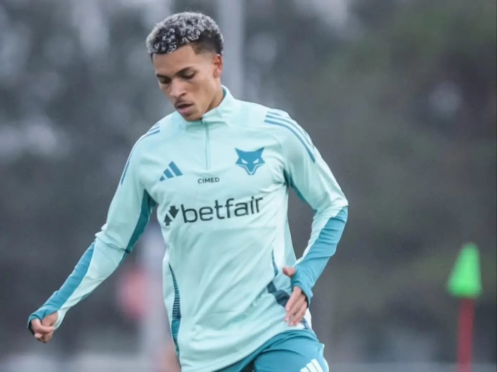 Rodriguinho acerta com o Ceará