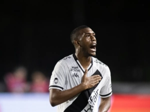 Rayan, atacante do Vasco