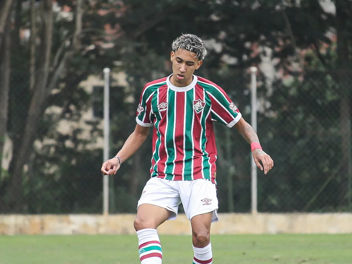 Isaque, do Fluminense