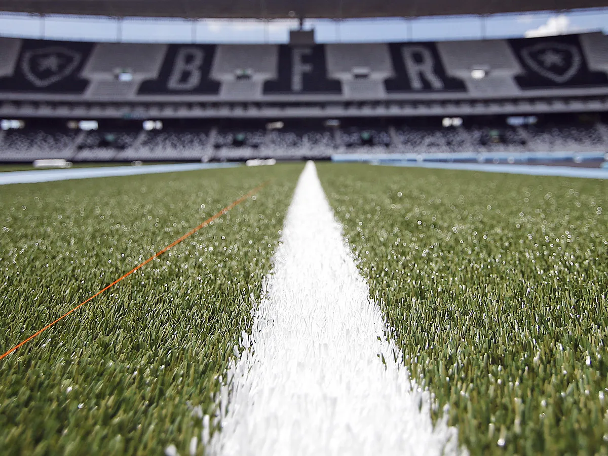 Campo sintético do Nilton Santos