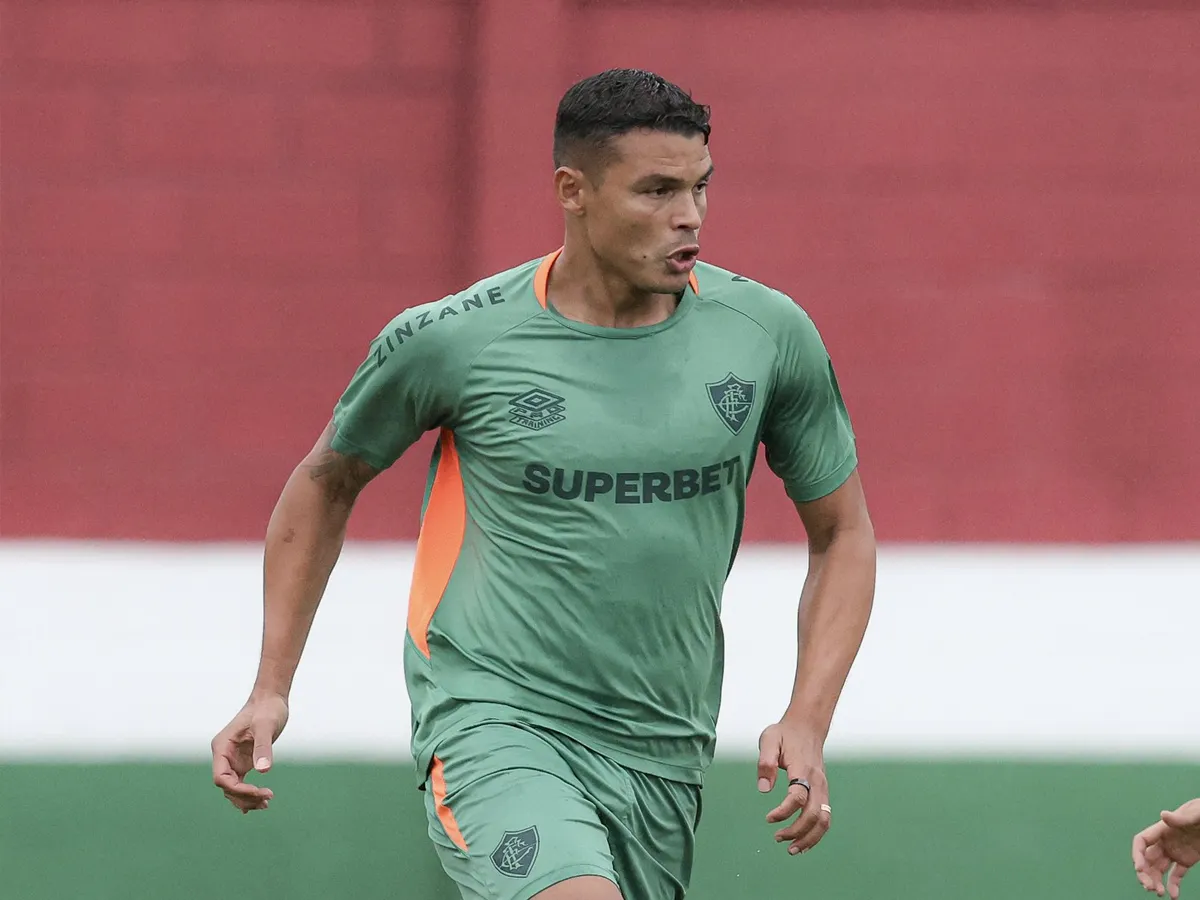 Thiago Silva fica cerca de um mês afastado dos gramados