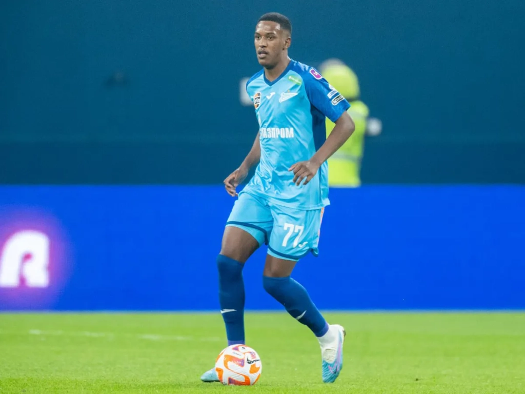 Robert Renan, zagueiro