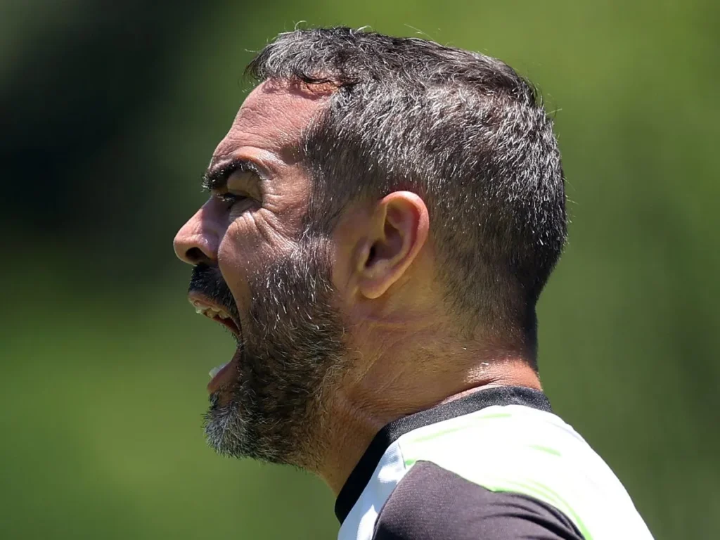 Braga aciona a Fifa contra o Botafogo por calote em parcela de Artur Jorge; saiba valor