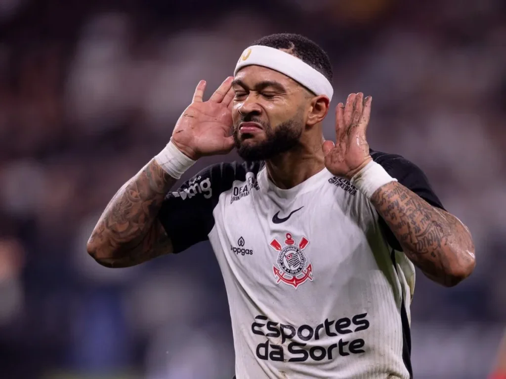 Memphis Depay: irregular no Corinthians, imbatível nas Eliminatórias pela Holanda