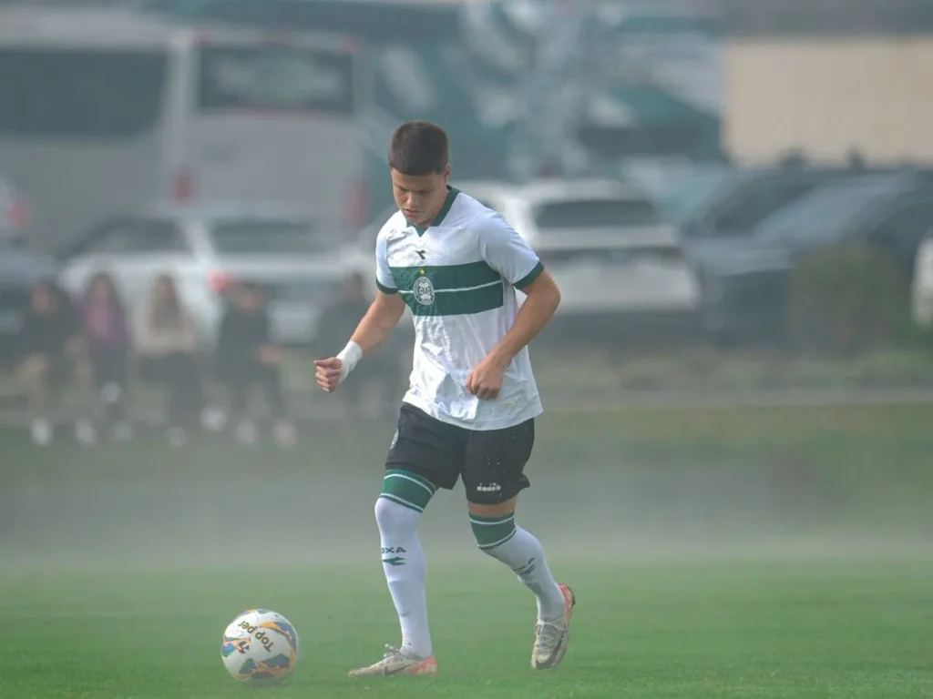 Coritiba enfrenta Criciúma em duelo direto pelo G4 da Série B