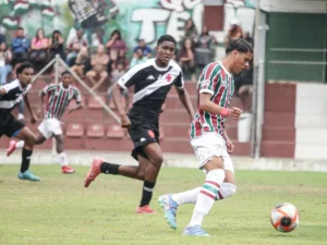 Volante celebra invencibilidade e mira classificação do Flu Sub-17