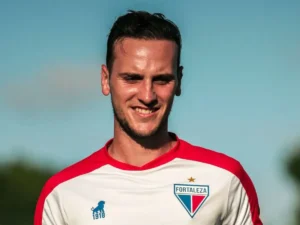 Juan Pablo Vojvoda mira 2026 e Santos avalia investir em jogador do Fortaleza após o fim do Brasileirão