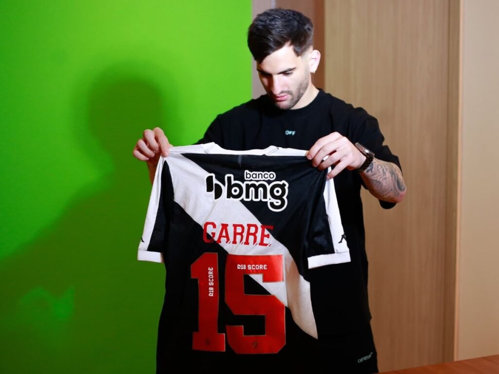 Em recondicionamento, Benjamín Garré segue sem espaço e vive seca de gols no Vasco