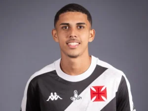 Vasco renova com Léo Araújo, joia da base, até 2028; veja valor da multa rescisória