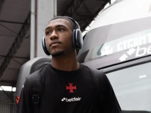 Vasco recusa propostas milionárias por Rayan e aposta em valorização futura; saiba detalhes