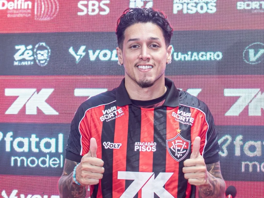 Vitória corre contra o tempo para regularizar Kike Saverio antes de duelo com o Grêmio; saiba detalhes