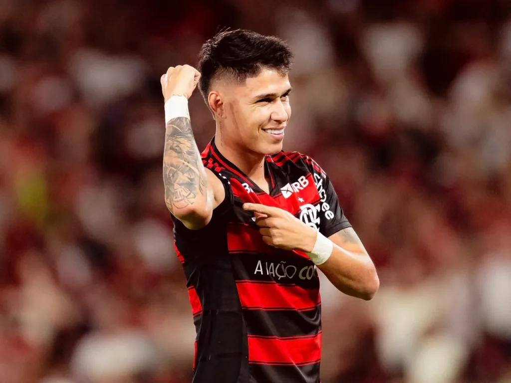 Luiz Araújo projeta um Flamengo ofensivo diante do Corinthians: “Vamos com tudo”