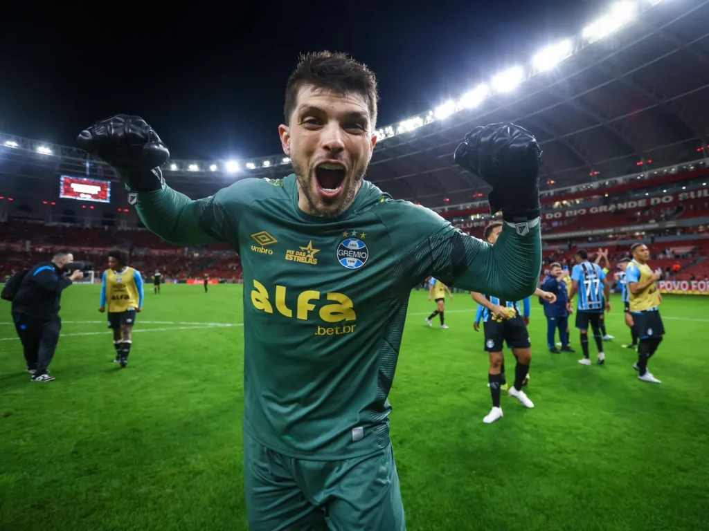 E Tiago Volpi? Conheça a lesão e o prazo de retorno do goleiro do Grêmio