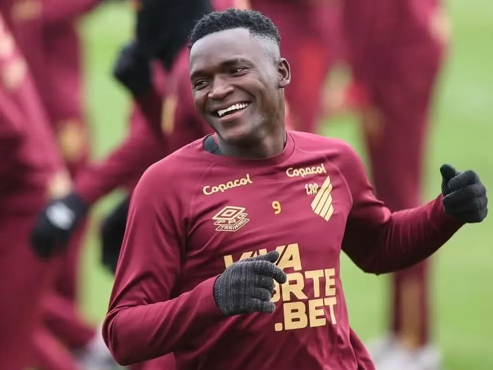 Internacional sonda situação de destaque do Athletico na Série B