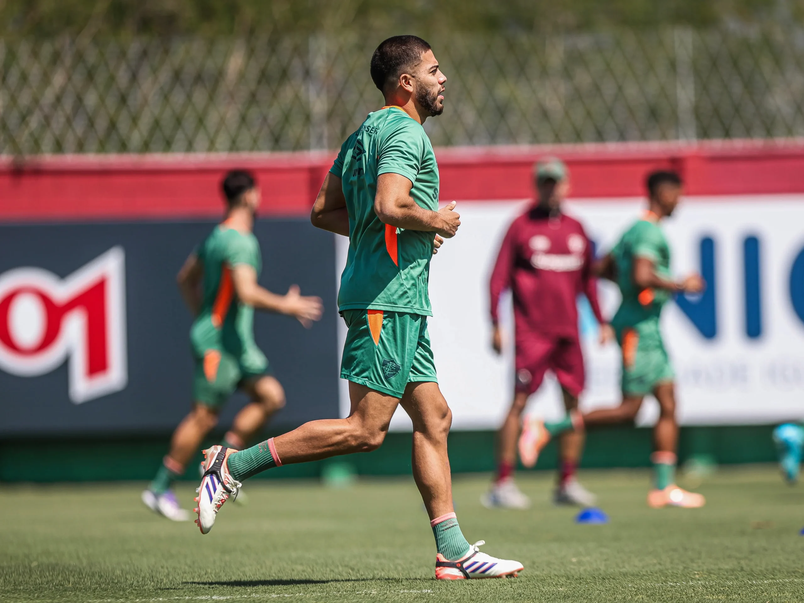 Nonato treina com o grupo e pode reforçar o Fluminense diante do Sport