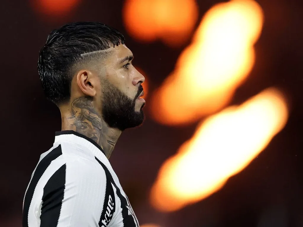 Alexander Barboza lidera ranking de cartões e expõe lado indisciplinado no Botafogo